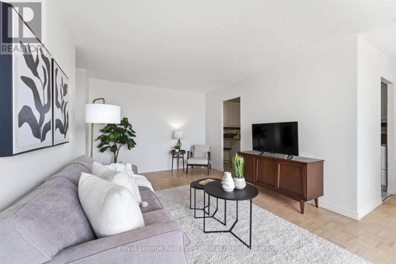 1010 - 3170 Kirwin Avenue, Mississauga, Ontario  L5A 3R1 - Photo 6 - W12943160