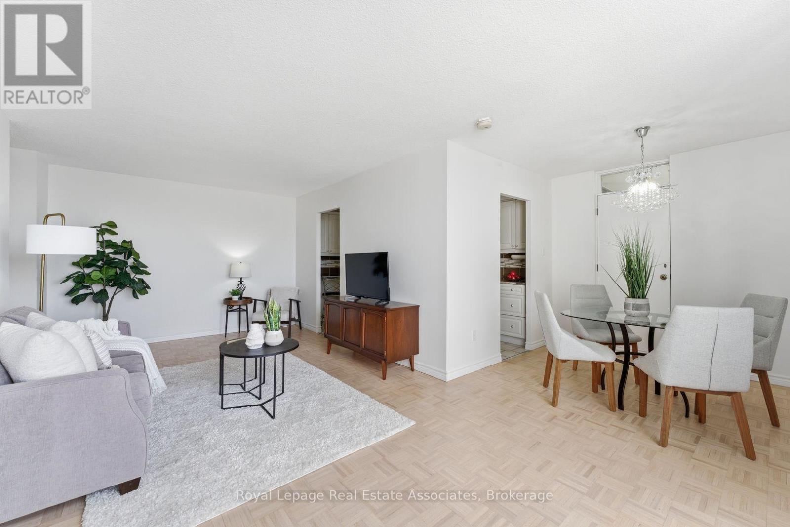 1010 - 3170 Kirwin Avenue, Mississauga, Ontario  L5A 3R1 - Photo 7 - W12943160