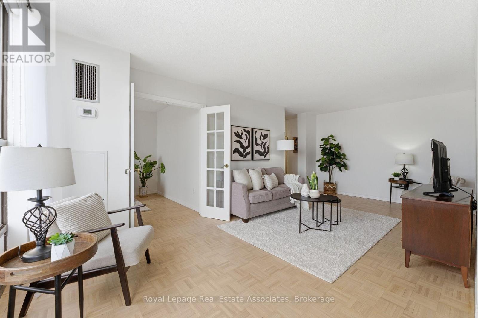 1010 - 3170 Kirwin Avenue, Mississauga, Ontario  L5A 3R1 - Photo 9 - W12943160