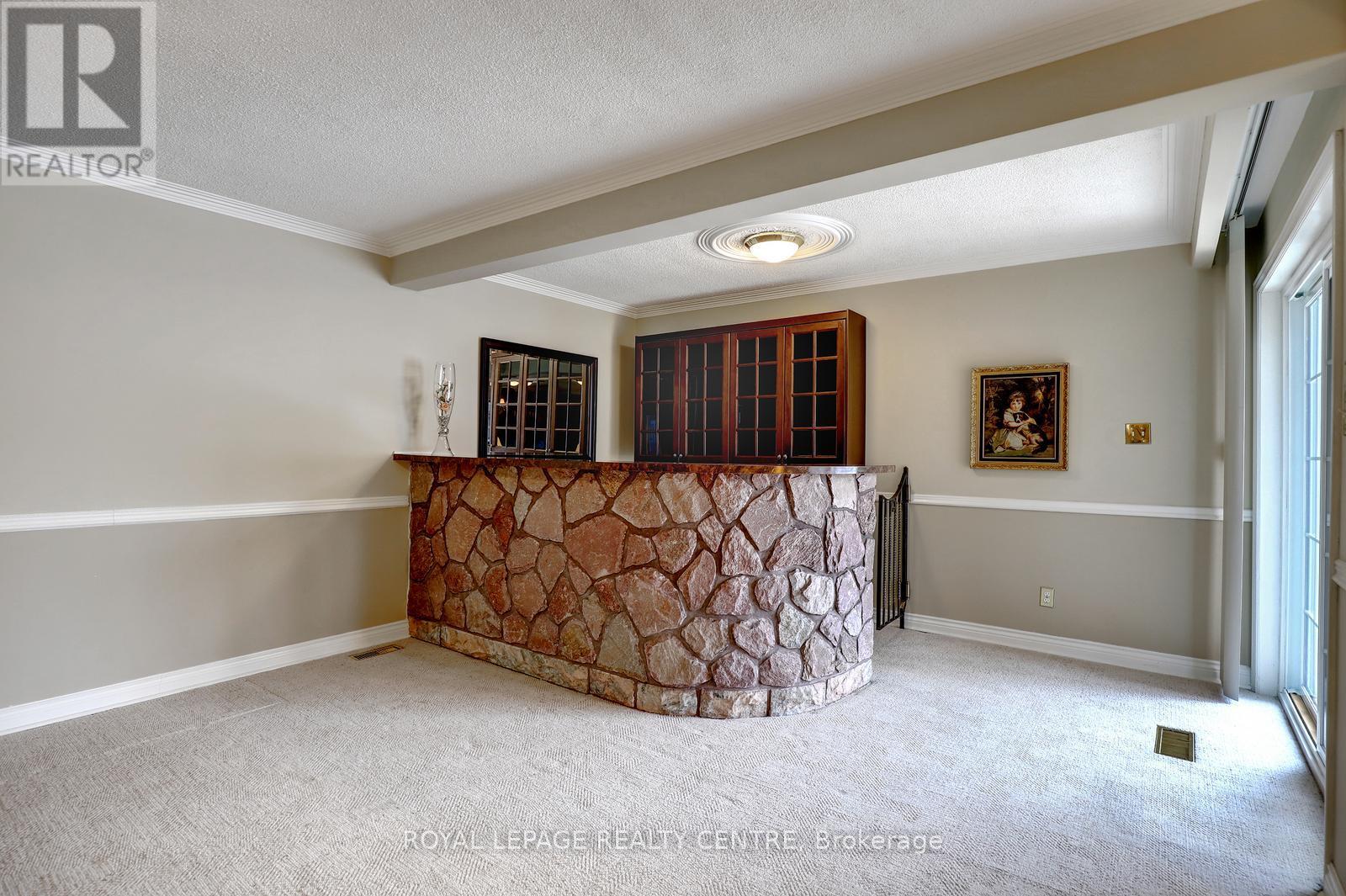 2405 Rosemary Drive, Mississauga, Ontario  L5C 1X1 - Photo 21 - W12943168