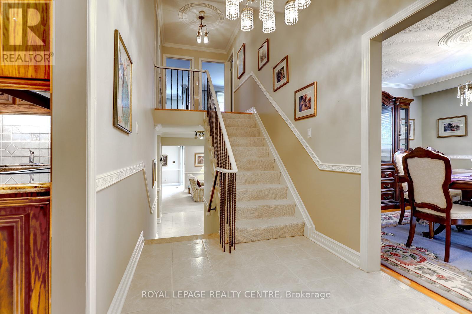 2405 Rosemary Drive, Mississauga, Ontario  L5C 1X1 - Photo 26 - W12943168