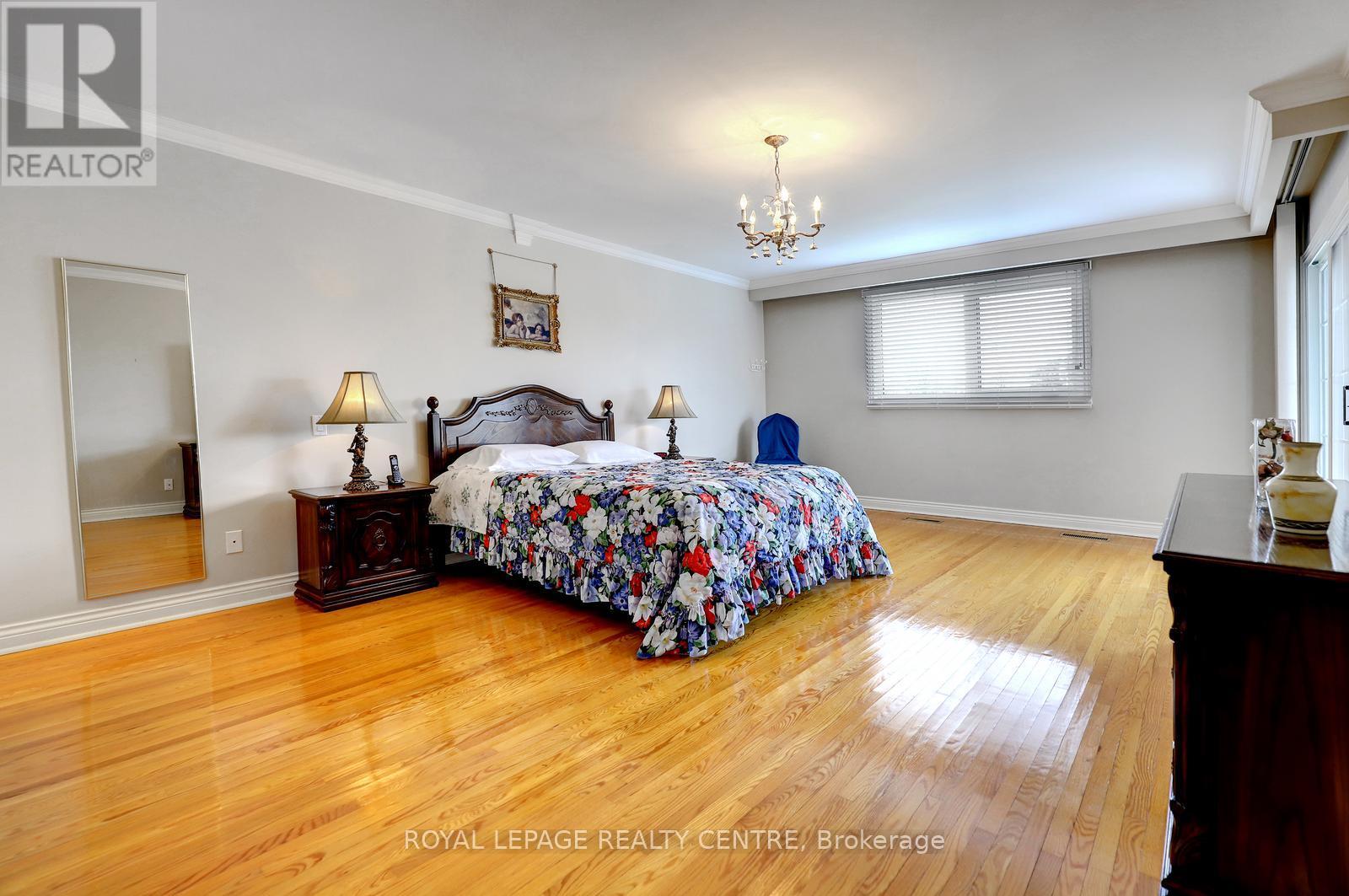 2405 Rosemary Drive, Mississauga, Ontario  L5C 1X1 - Photo 27 - W12943168