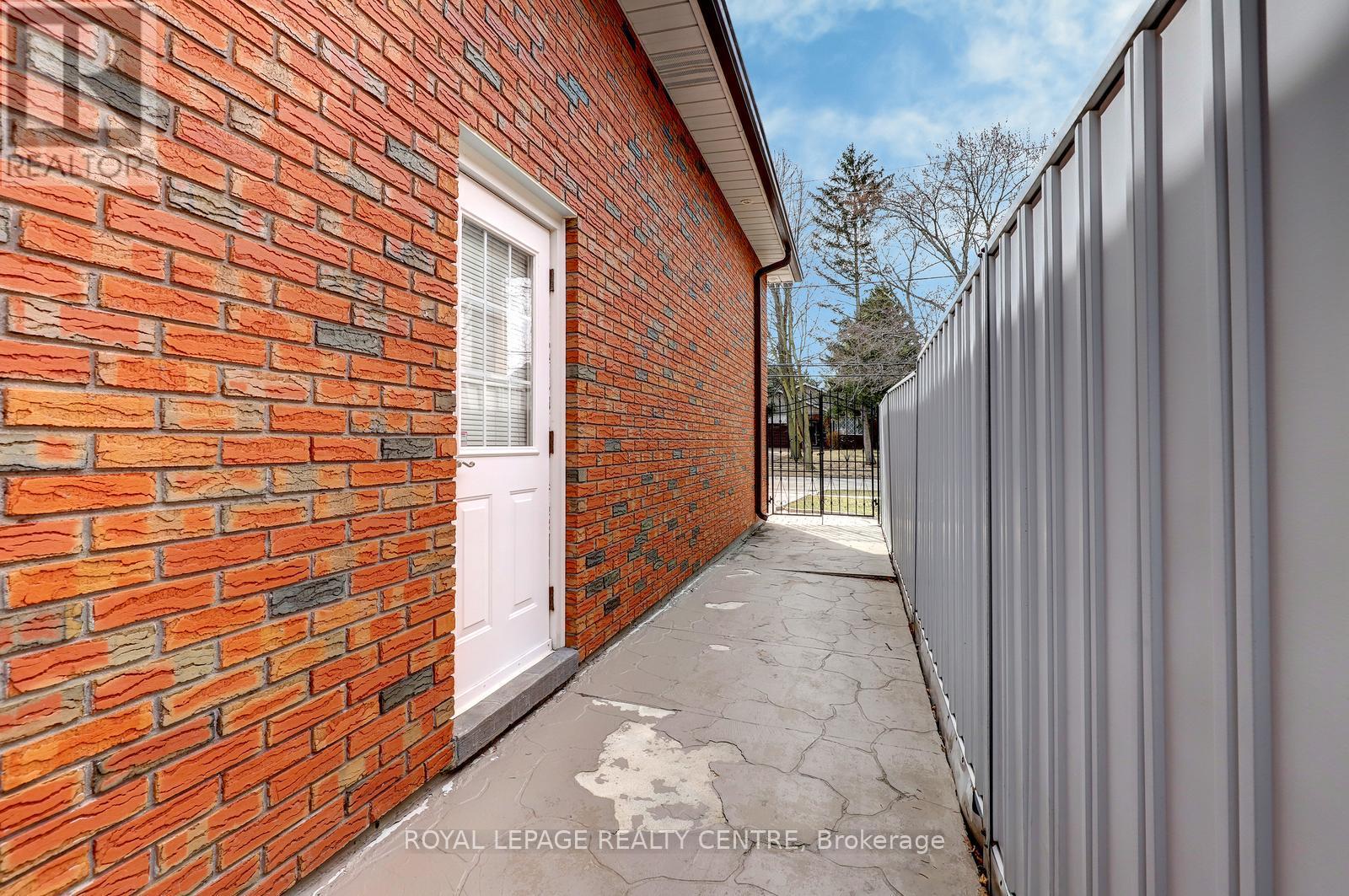 2405 Rosemary Drive, Mississauga, Ontario  L5C 1X1 - Photo 48 - W12943168