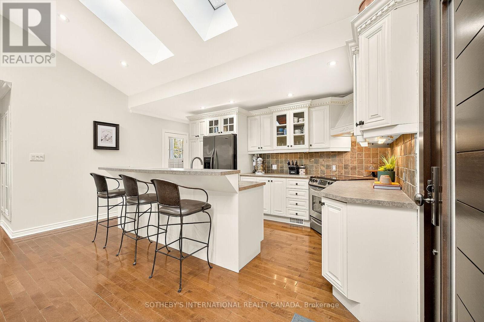 1943 Deanhome Road, Mississauga, Ontario  L5J 2K5 - Photo 4 - W12943266