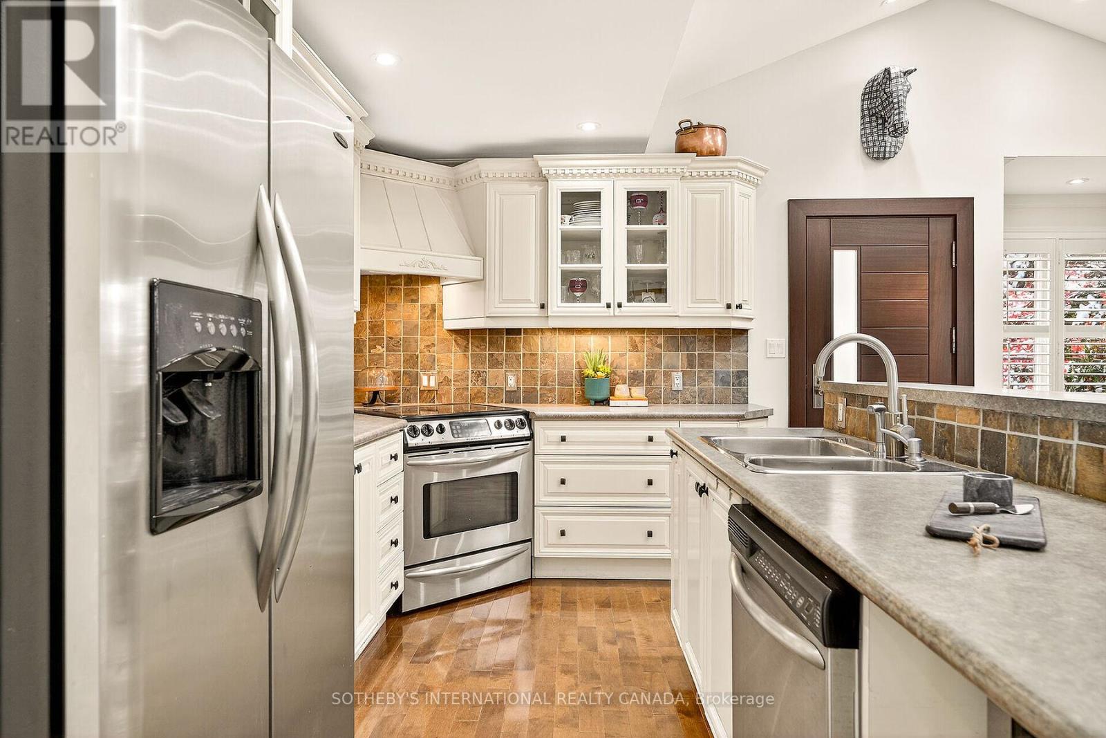 1943 Deanhome Road, Mississauga, Ontario  L5J 2K5 - Photo 8 - W12943266