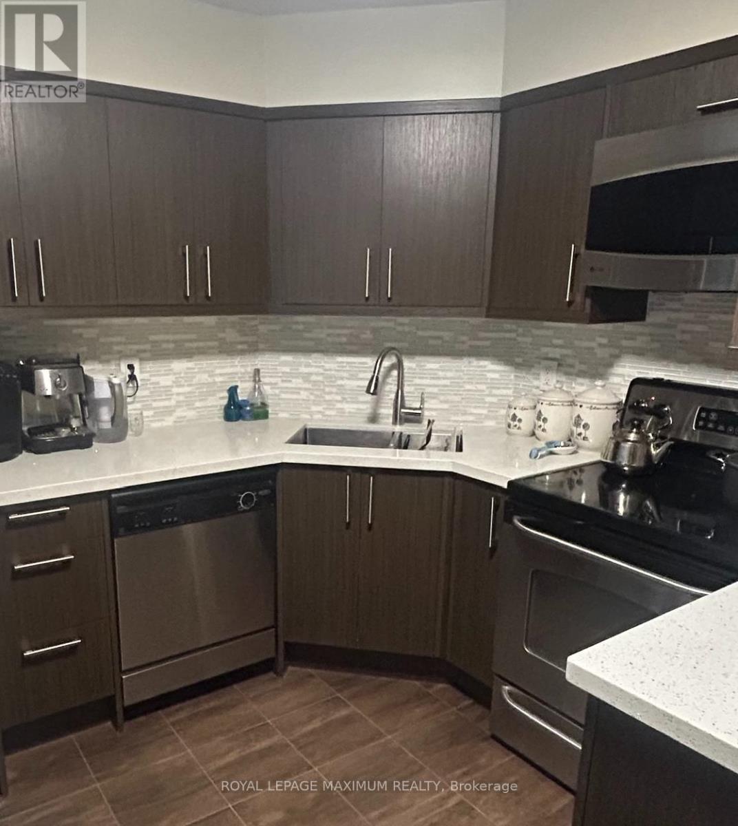 811 - 61 MARKBROOK LANE, Toronto, Ontario