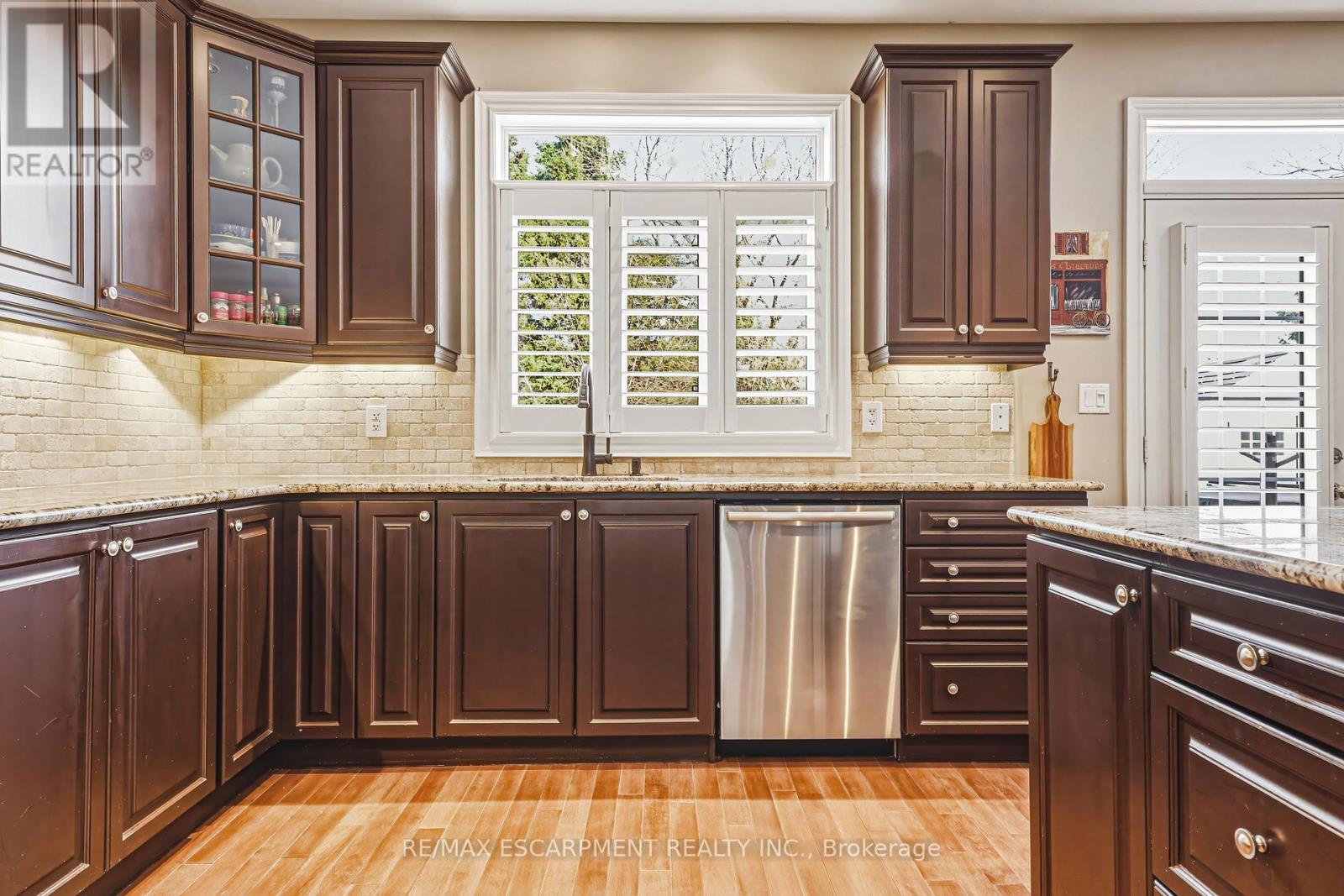 405 Valridge Drive, Hamilton, Ontario  L9G 0B2 - Photo 10 - X12943290