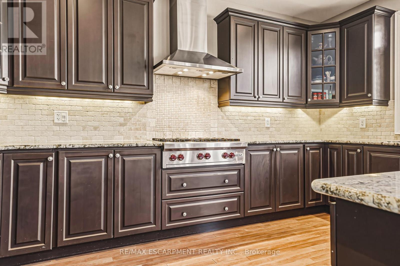 405 Valridge Drive, Hamilton, Ontario  L9G 0B2 - Photo 9 - X12943290