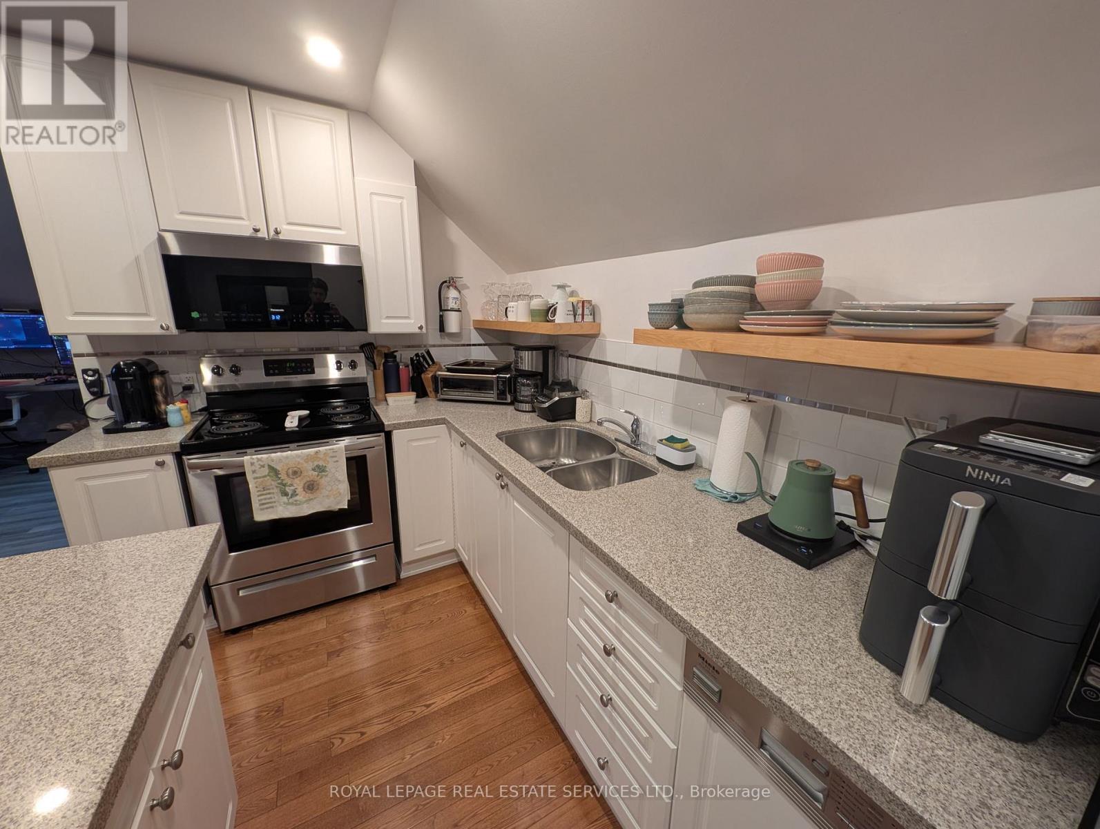 3rd Flr - 735 Avenue Road, Toronto, Ontario  M5P 2J9 - Photo 6 - C12942634