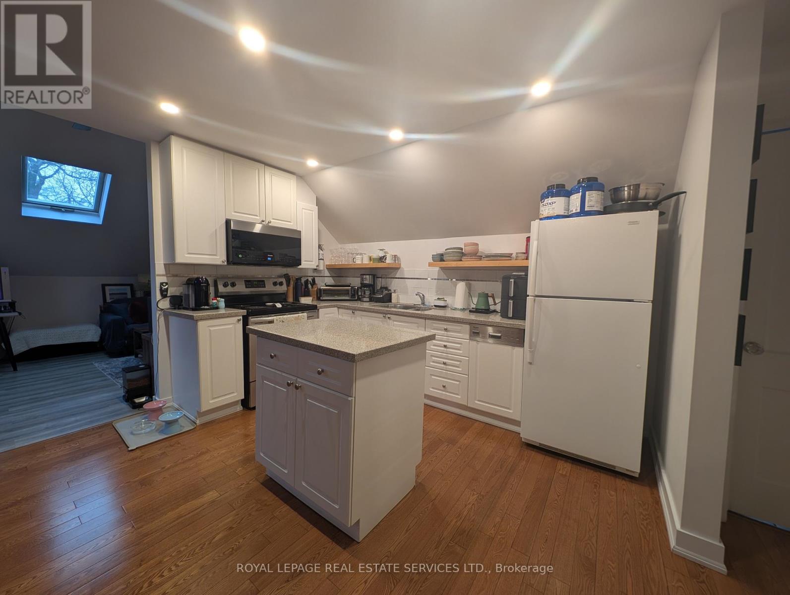 3rd Flr - 735 Avenue Road, Toronto, Ontario  M5P 2J9 - Photo 4 - C12942634