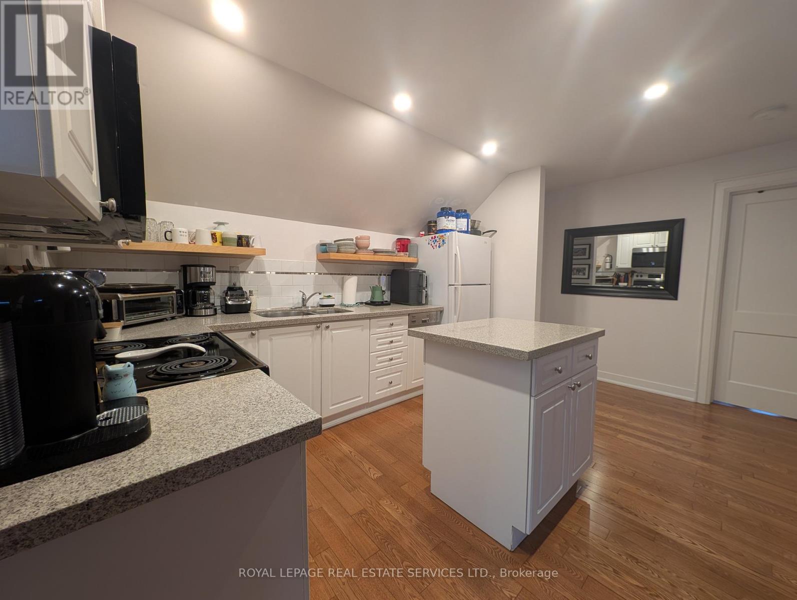 3rd Flr - 735 Avenue Road, Toronto, Ontario  M5P 2J9 - Photo 5 - C12942634