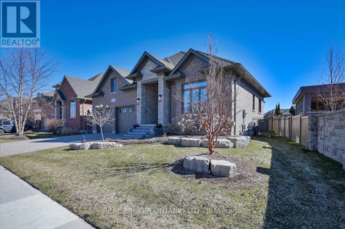 15 Langton Drive, Kitchener, Ontario  N2P 2X9 - Photo 3 - X12943284