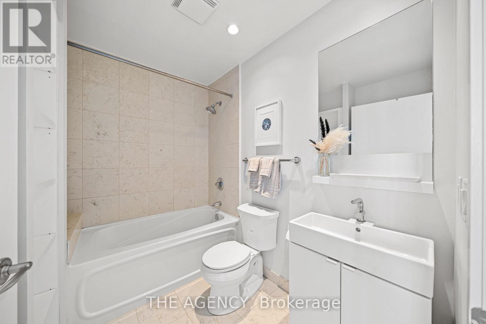 3313 - 208 Queens Quay W, Toronto, Ontario  M5J 2Y5 - Photo 10 - C12939532