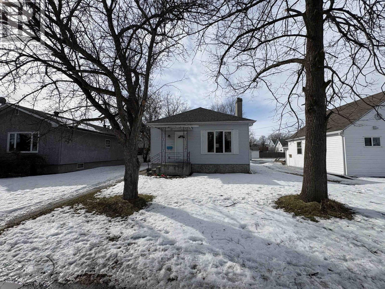 605 Crowe Ave, Fort Frances, Ontario  P9A 2L5 - Photo 2 - TB2600398