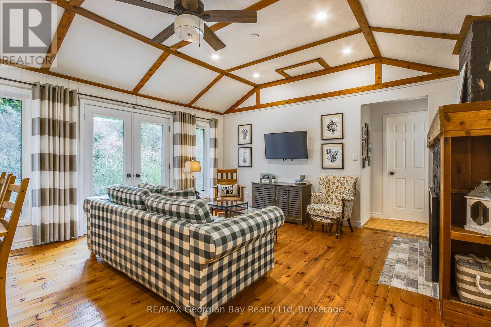 369 Tiny Beaches Road S, Tiny, Ontario  L0L 2J0 - Photo 8 - S12940476