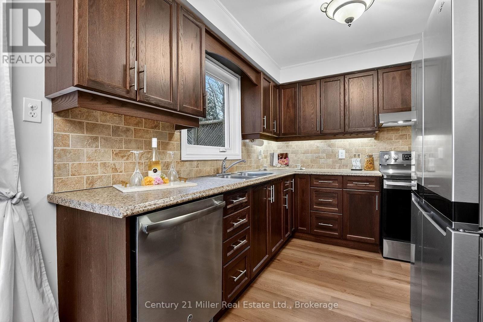 2451 Malcolm Crescent, Burlington, Ontario  L7P 3Y7 - Photo 12 - W12943602