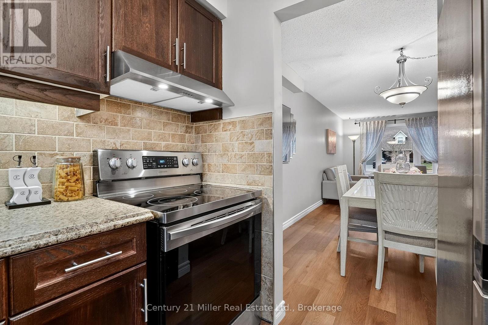 2451 Malcolm Crescent, Burlington, Ontario  L7P 3Y7 - Photo 15 - W12943602