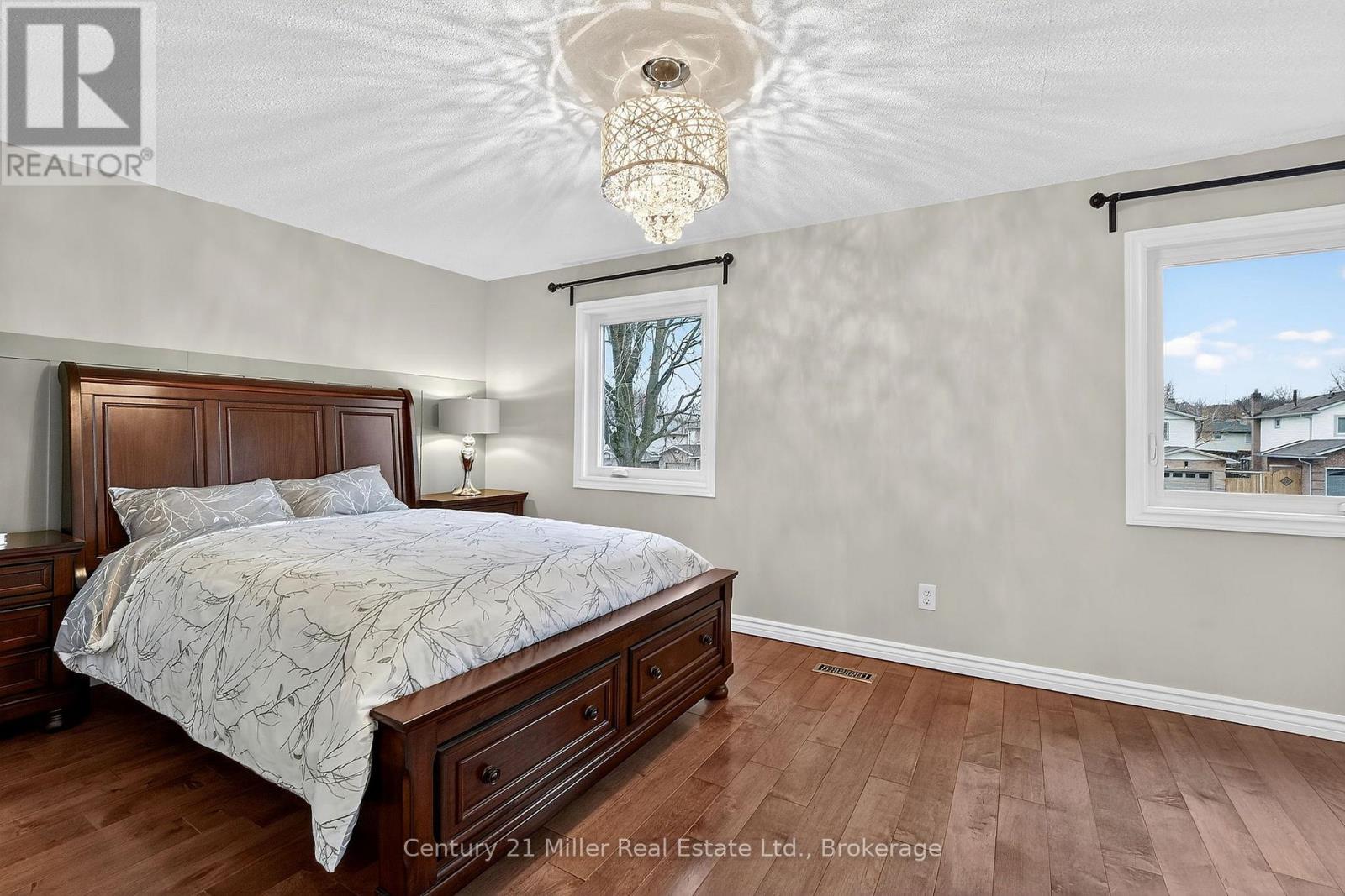 2451 Malcolm Crescent, Burlington, Ontario  L7P 3Y7 - Photo 18 - W12943602