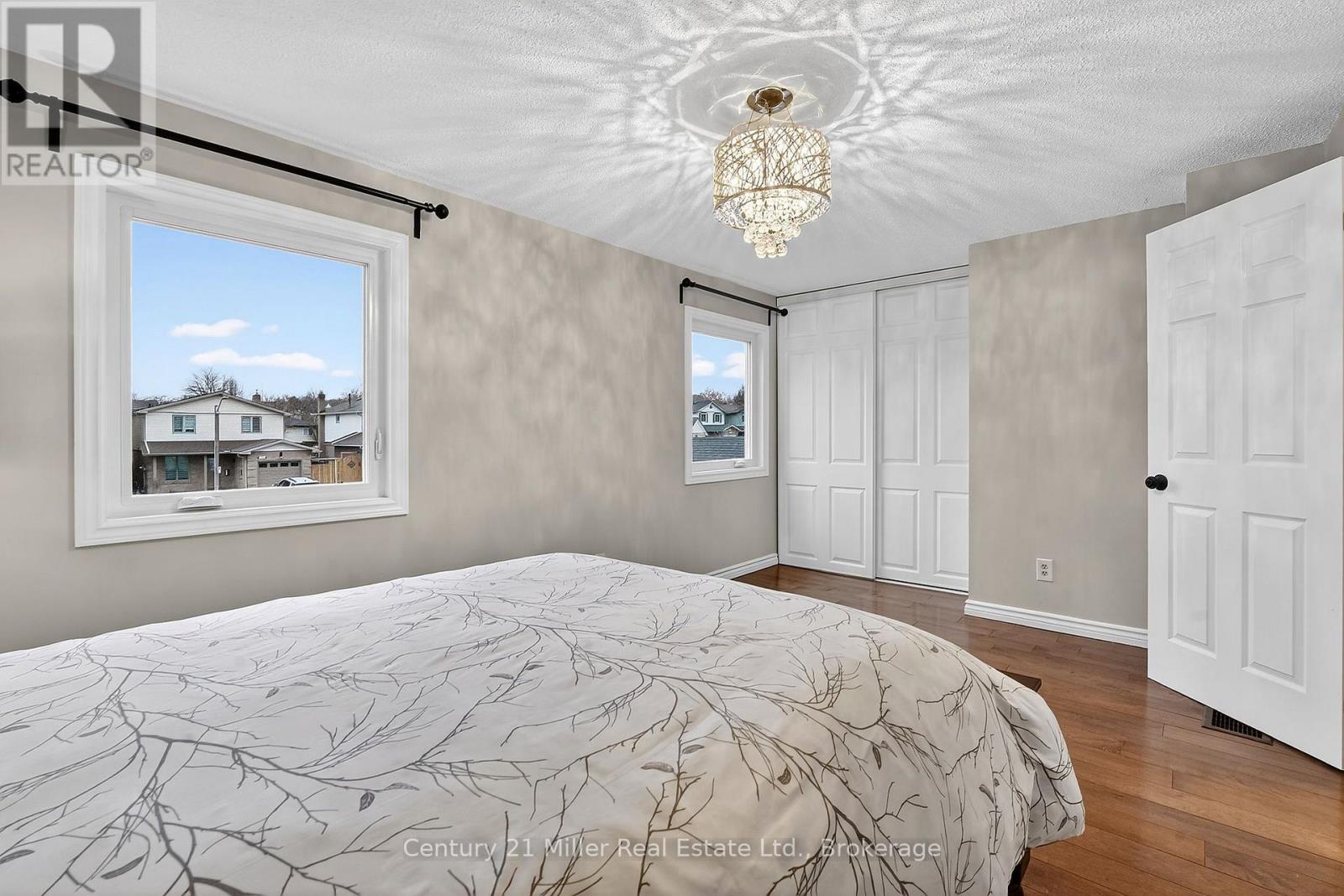 2451 Malcolm Crescent, Burlington, Ontario  L7P 3Y7 - Photo 19 - W12943602