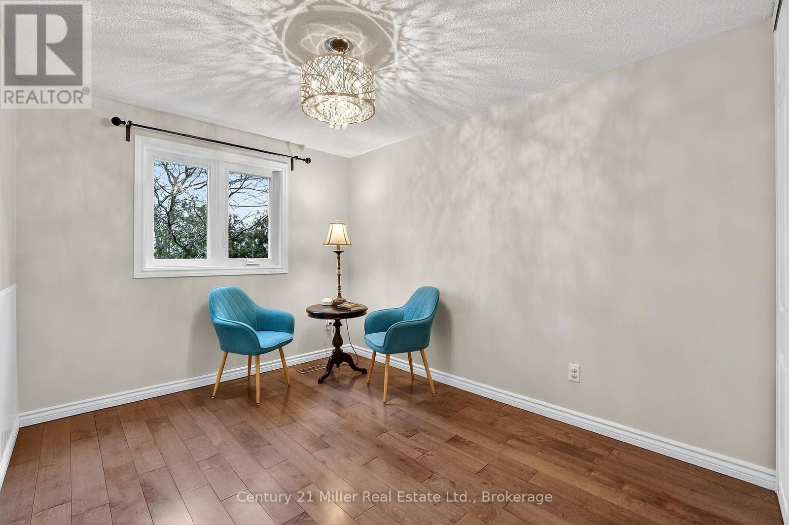 2451 Malcolm Crescent, Burlington, Ontario  L7P 3Y7 - Photo 20 - W12943602