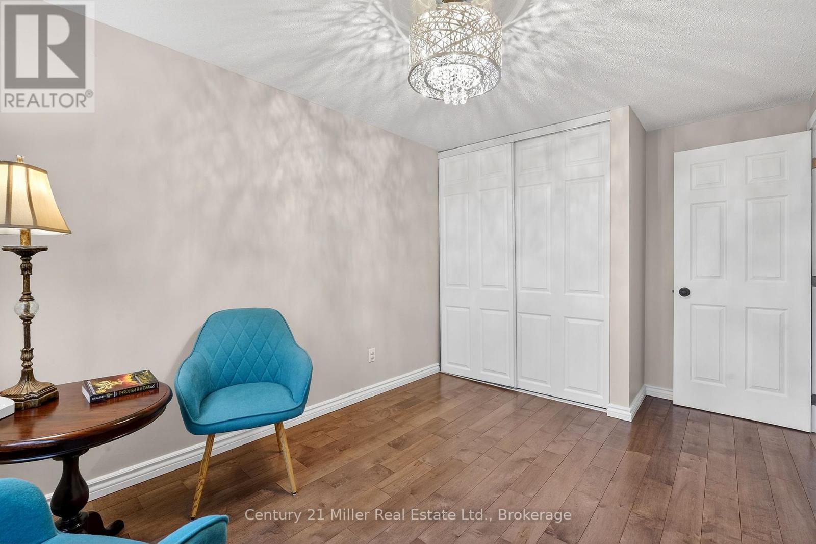 2451 Malcolm Crescent, Burlington, Ontario  L7P 3Y7 - Photo 21 - W12943602