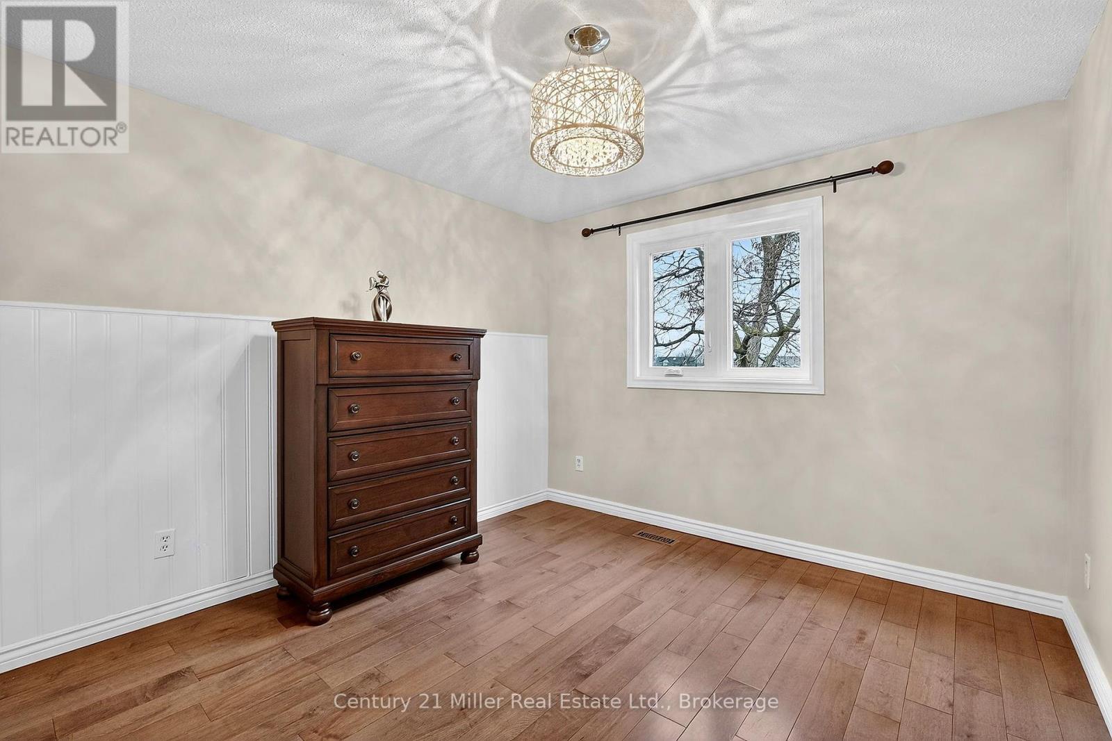 2451 Malcolm Crescent, Burlington, Ontario  L7P 3Y7 - Photo 22 - W12943602