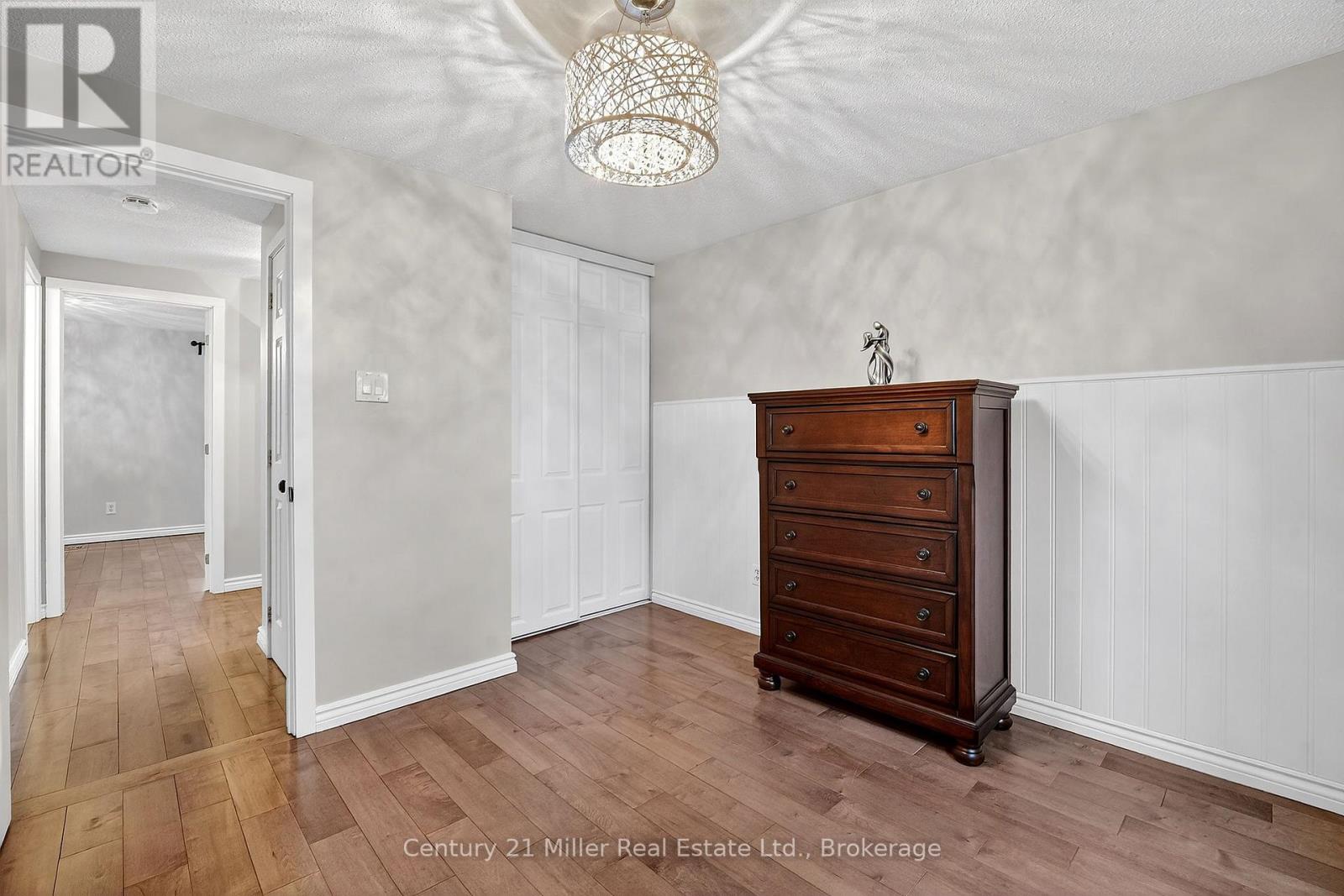 2451 Malcolm Crescent, Burlington, Ontario  L7P 3Y7 - Photo 23 - W12943602