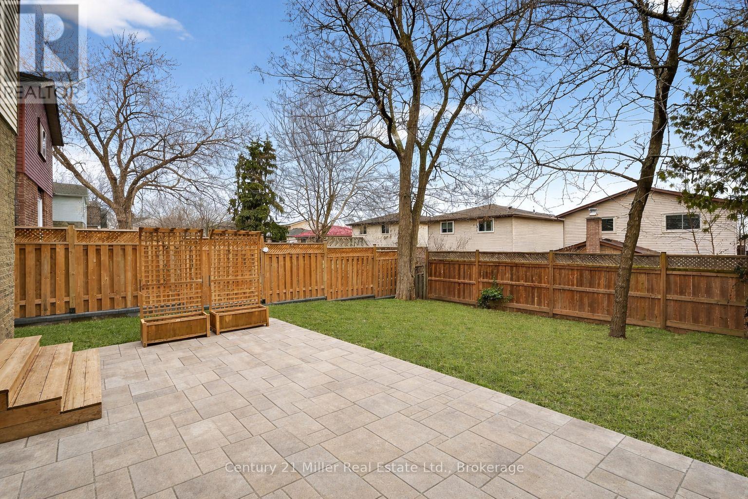 2451 Malcolm Crescent, Burlington, Ontario  L7P 3Y7 - Photo 31 - W12943602