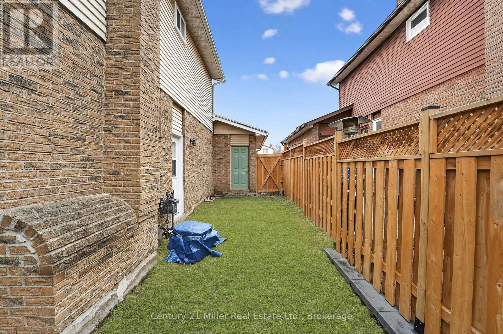 2451 Malcolm Crescent, Burlington, Ontario  L7P 3Y7 - Photo 32 - W12943602