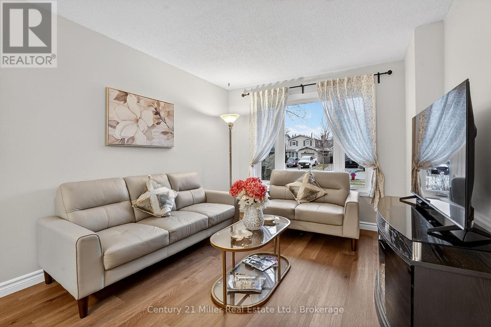 2451 Malcolm Crescent, Burlington, Ontario  L7P 3Y7 - Photo 5 - W12943602