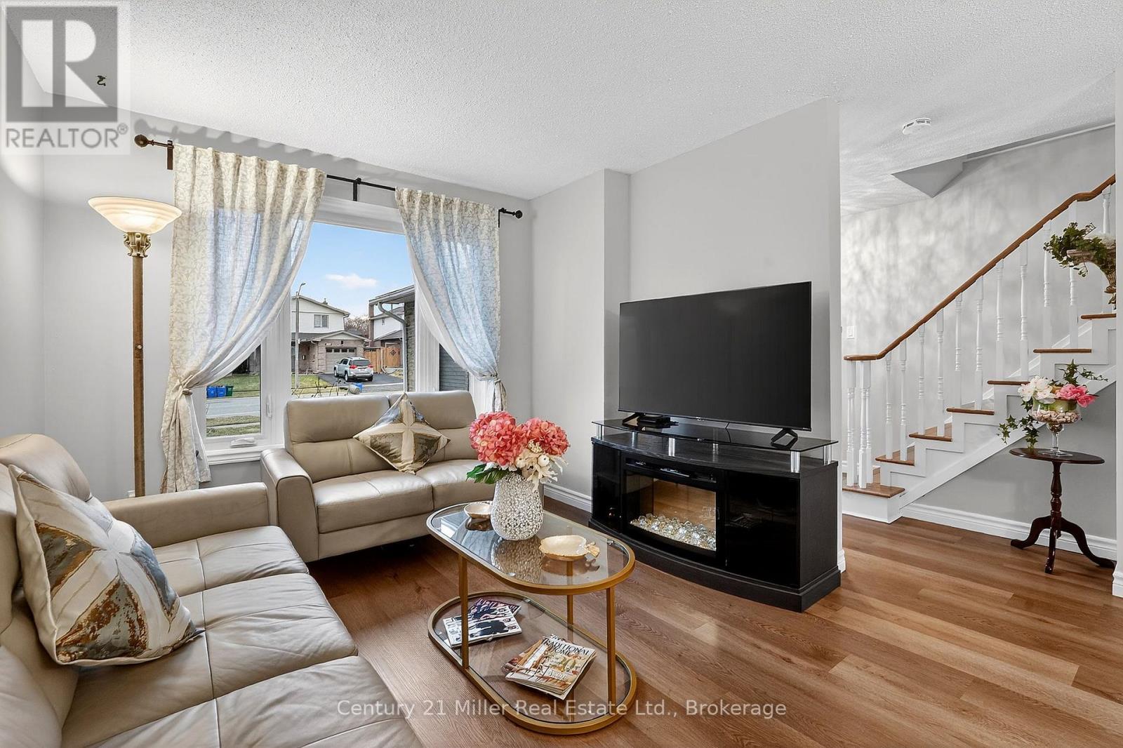 2451 Malcolm Crescent, Burlington, Ontario  L7P 3Y7 - Photo 6 - W12943602