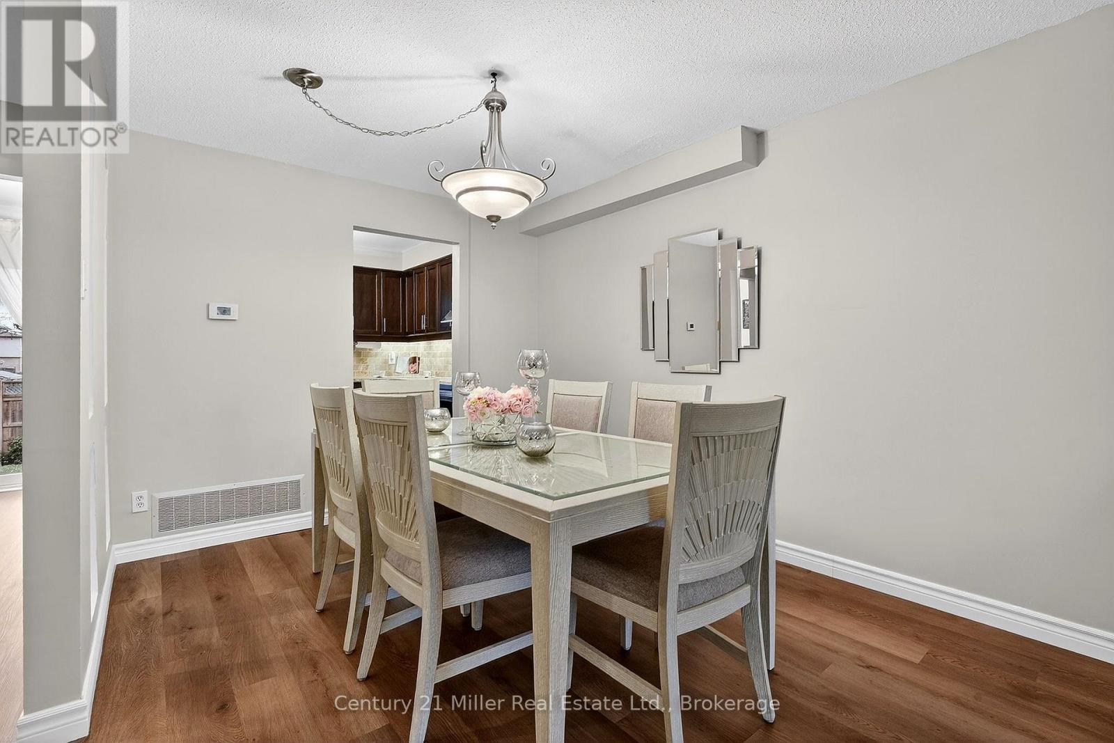 2451 Malcolm Crescent, Burlington, Ontario  L7P 3Y7 - Photo 7 - W12943602