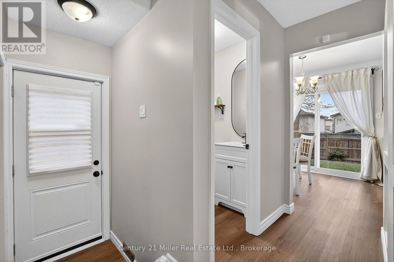 2451 Malcolm Crescent, Burlington, Ontario  L7P 3Y7 - Photo 9 - W12943602