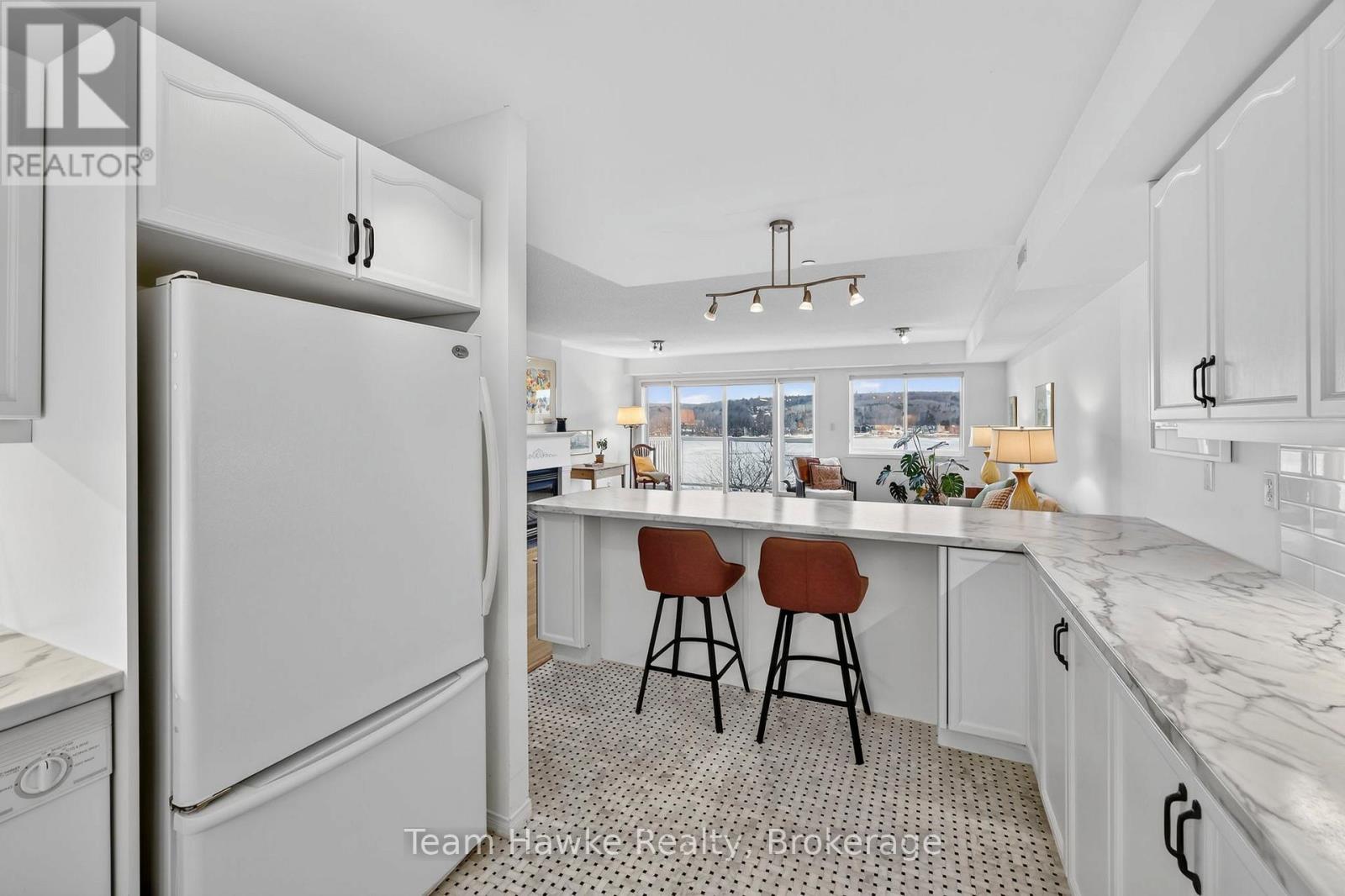 Ph4 - 4 Beck Boulevard, Penetanguishene, Ontario  L9M 2H3 - Photo 21 - S12943812