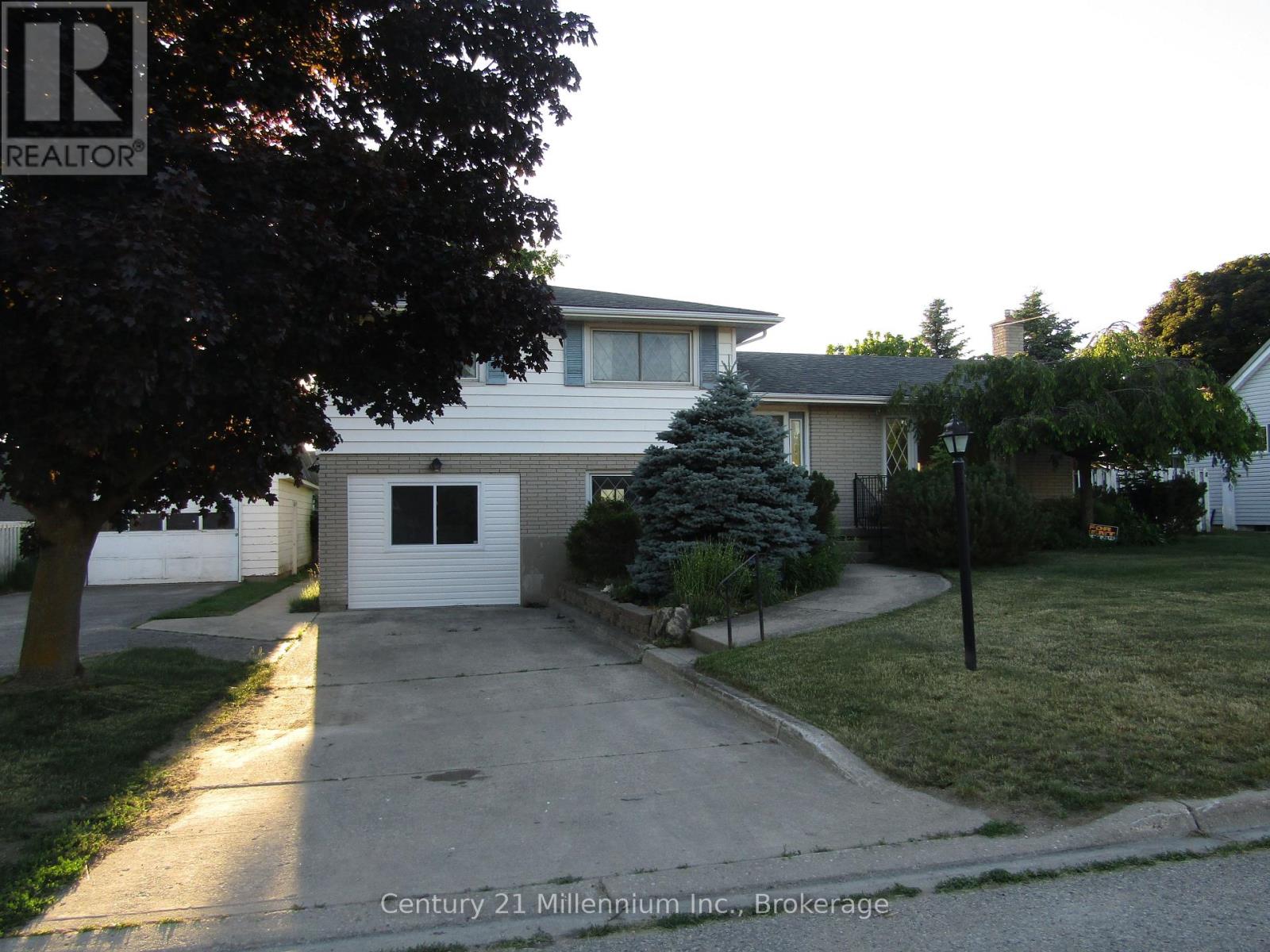 2 - 368 Princes Street S, Kincardine, Ontario  N2Z 2T6 - Photo 2 - X12943410