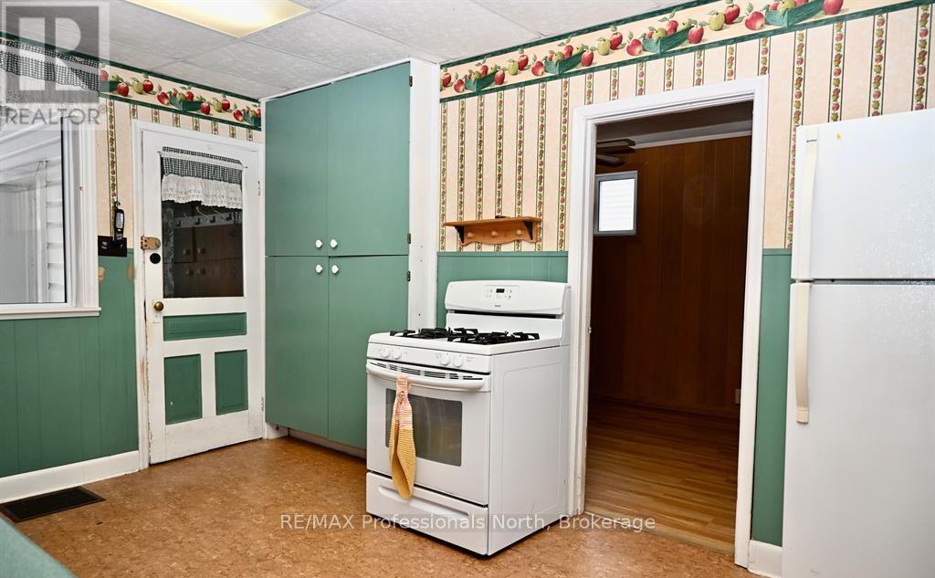 330 John Street S, Gravenhurst, Ontario  P1P 1J1 - Photo 18 - X12943600