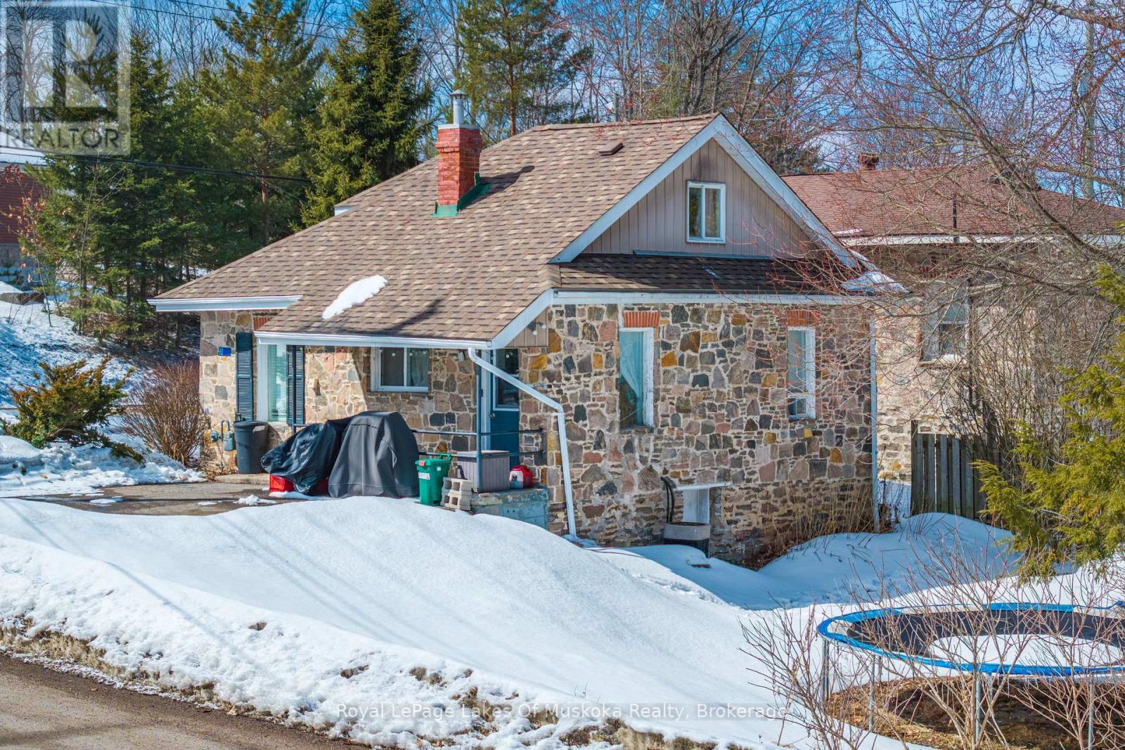 60 West Road W, Huntsville, Ontario  P1H 1L8 - Photo 2 - X12943630