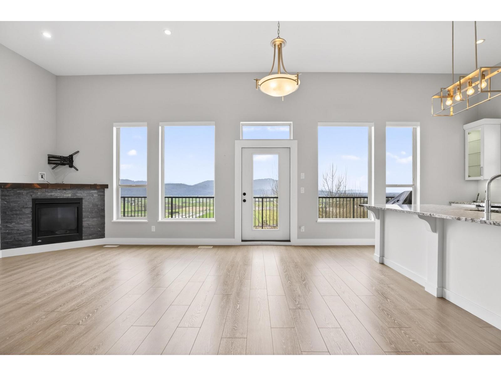 36390 Epworth Court, Abbotsford, British Columbia  V3G 0B2 - Photo 2 - R3099660