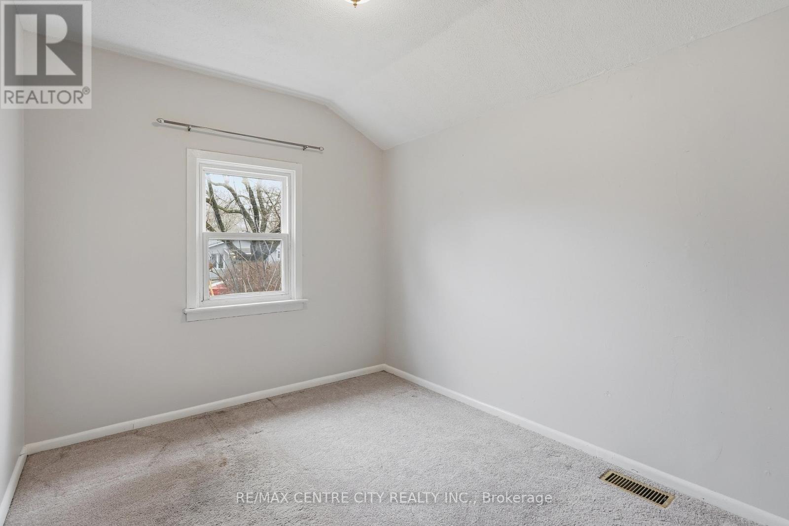 205 Emerson Avenue, London South, Ontario  N5Z 3L5 - Photo 10 - X12943492