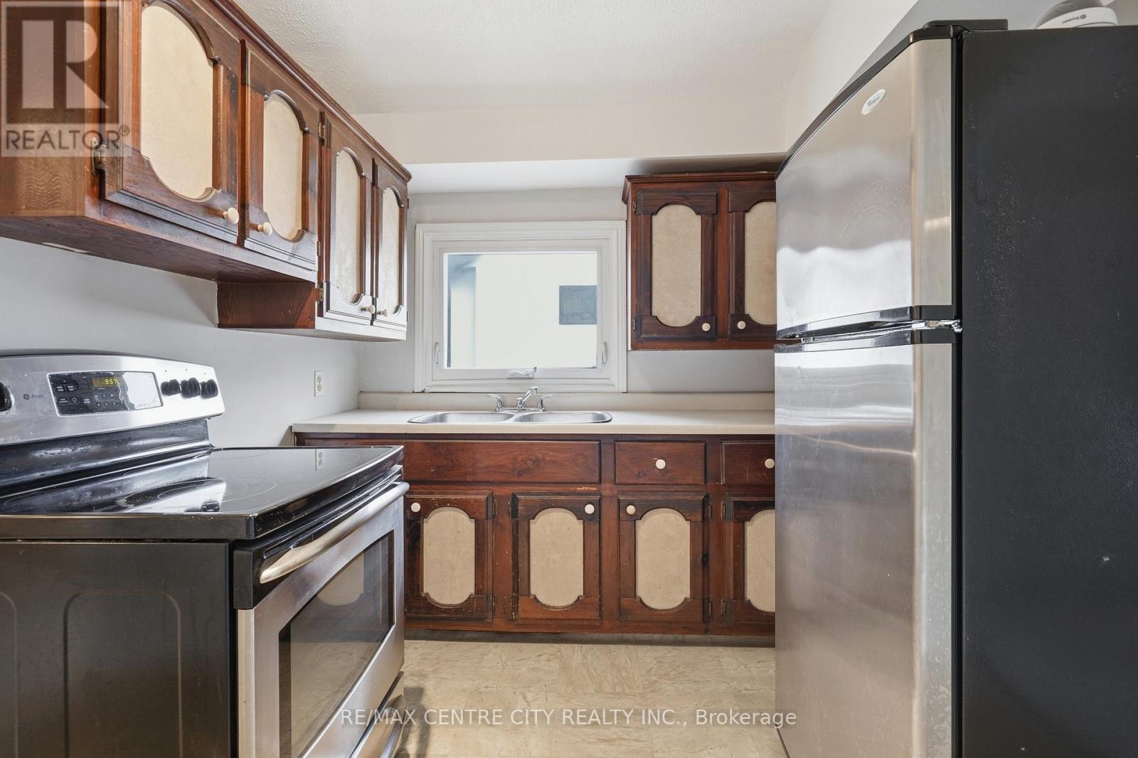 205 Emerson Avenue, London South, Ontario  N5Z 3L5 - Photo 12 - X12943492