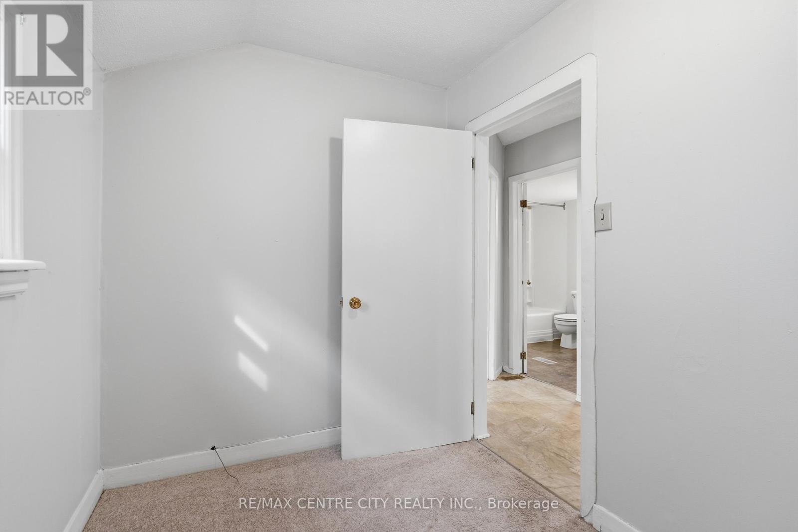 205 Emerson Avenue, London South, Ontario  N5Z 3L5 - Photo 17 - X12943492