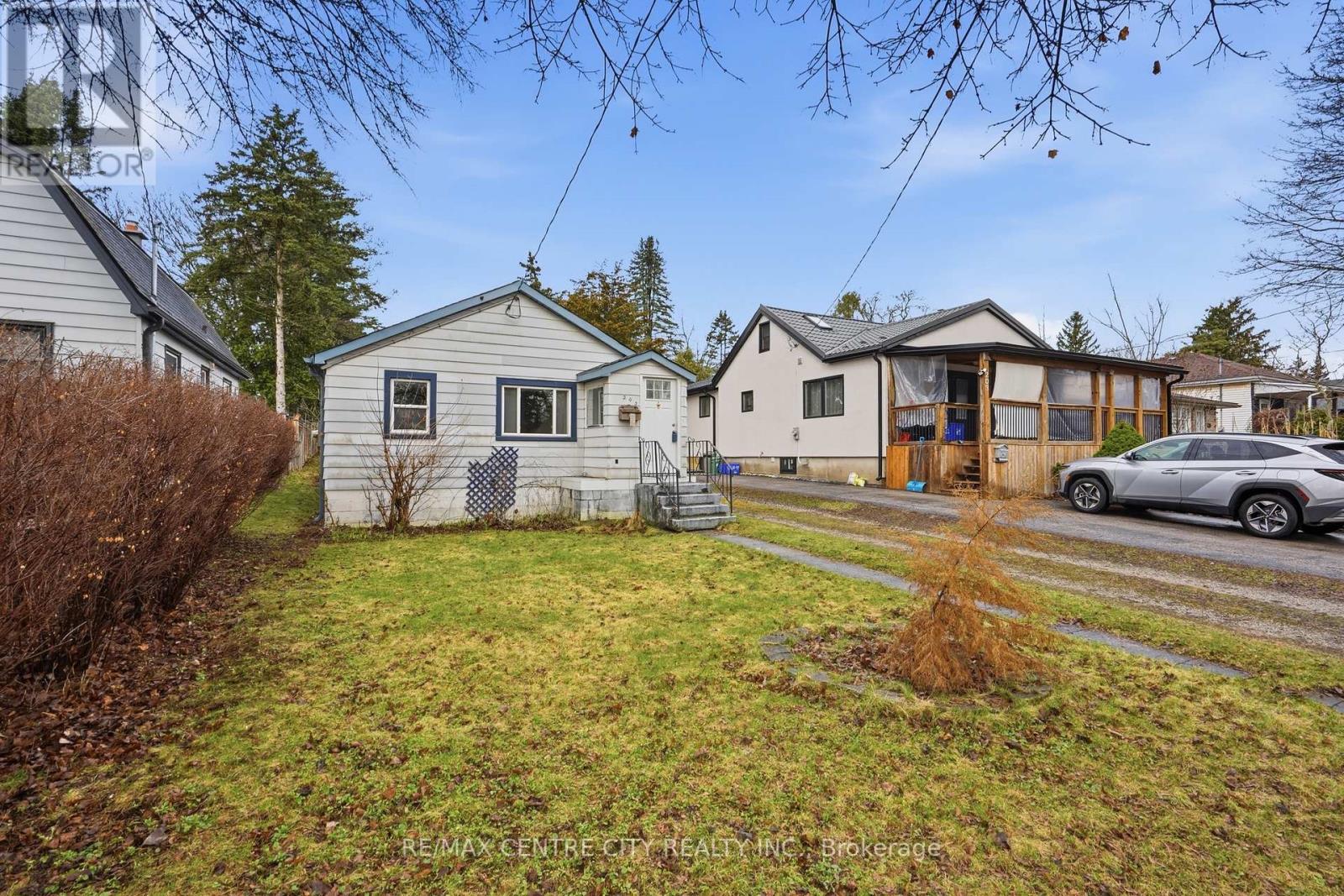 205 Emerson Avenue, London South, Ontario  N5Z 3L5 - Photo 2 - X12943492