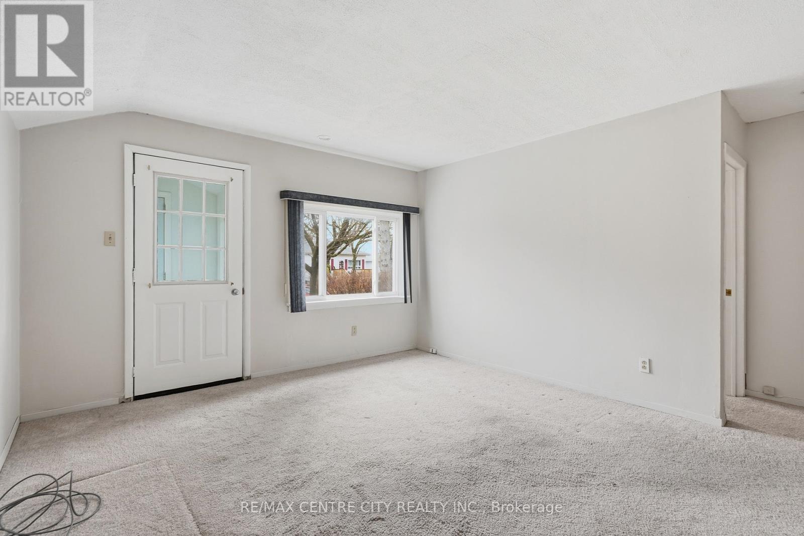 205 Emerson Avenue, London South, Ontario  N5Z 3L5 - Photo 8 - X12943492