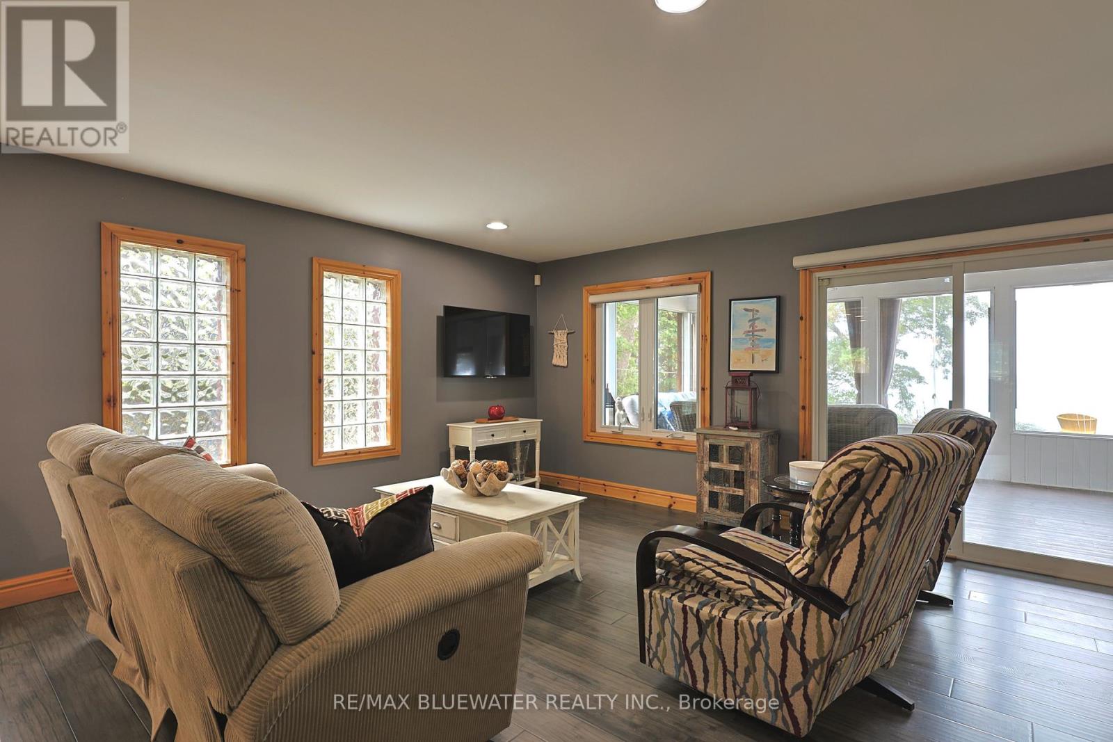 71235 Elizabeth Street, Bluewater, Ontario  N0M 1N0 - Photo 21 - X12943624