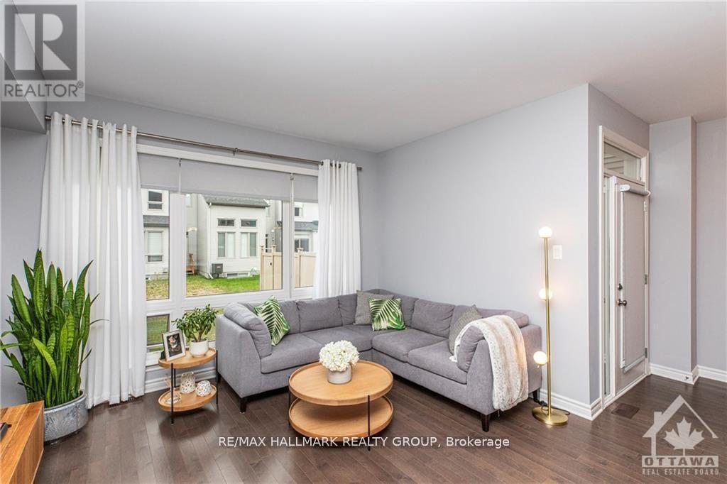 502 Featherfoil Way, Ottawa, Ontario  K1W 0J6 - Photo 12 - X12943382