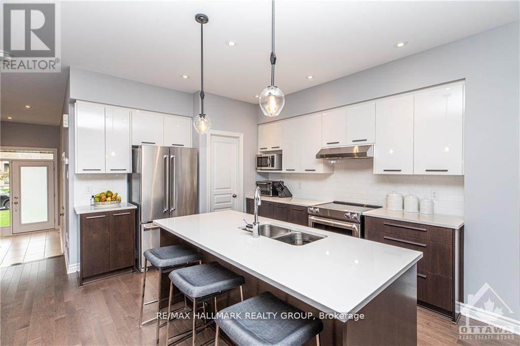 502 Featherfoil Way, Ottawa, Ontario  K1W 0J6 - Photo 9 - X12943382