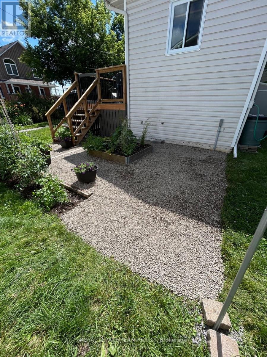 238 Park Avenue, Carleton Place, Ontario  K7C 2G6 - Photo 5 - X12943398