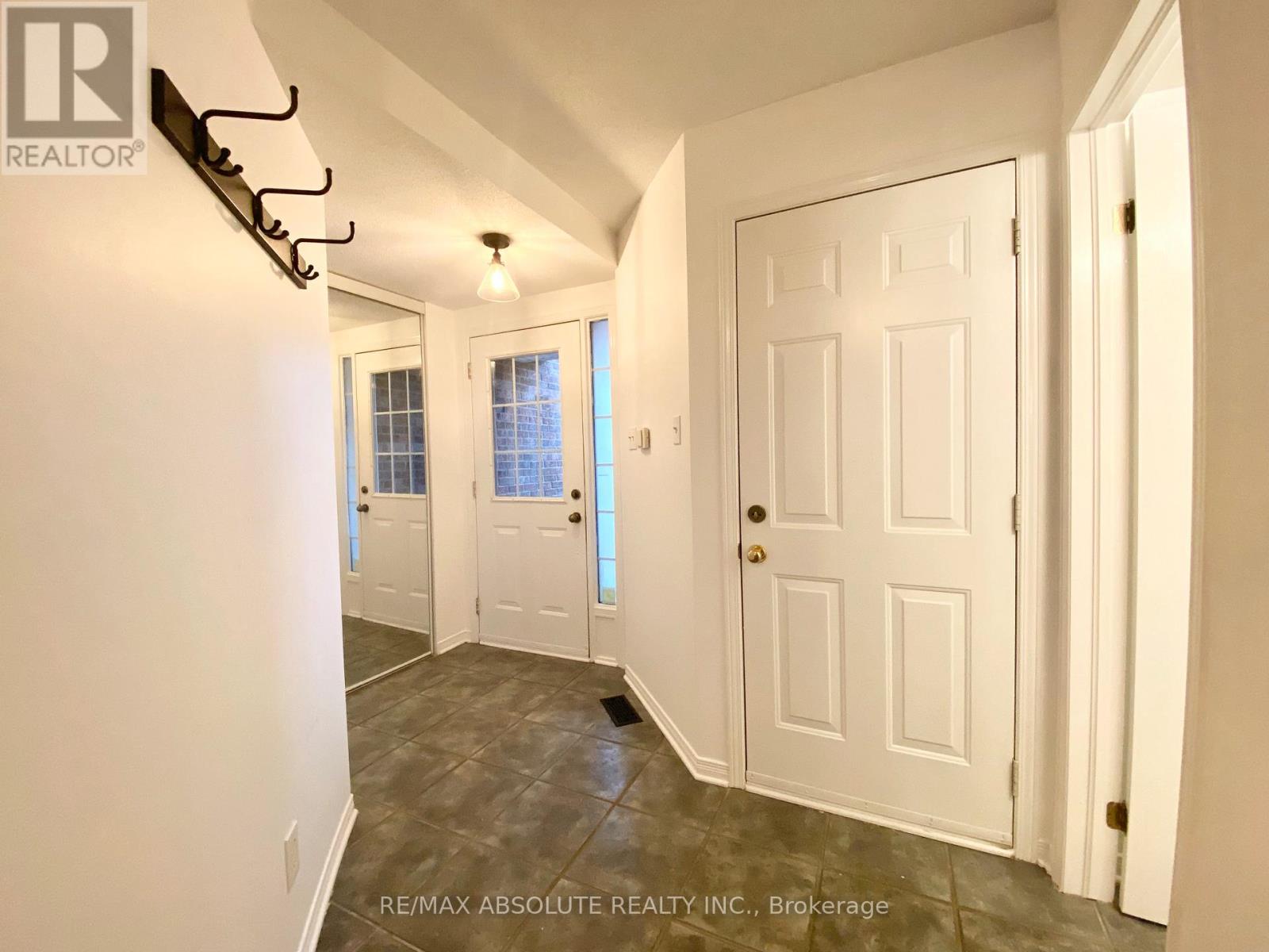 63 Silverlace Private, Ottawa, Ontario  K1T 3Z8 - Photo 2 - X12943400