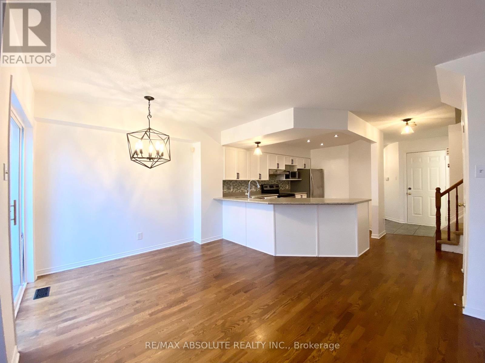 63 Silverlace Private, Ottawa, Ontario  K1T 3Z8 - Photo 4 - X12943400