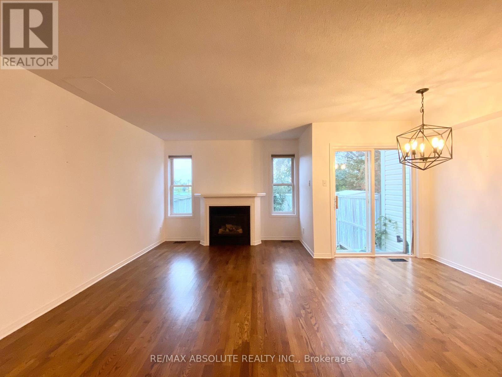 63 Silverlace Private, Ottawa, Ontario  K1T 3Z8 - Photo 5 - X12943400